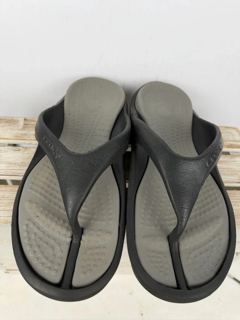 Crocs Athens flip flops in black thick strap cushioned footbed unisex M10 W12